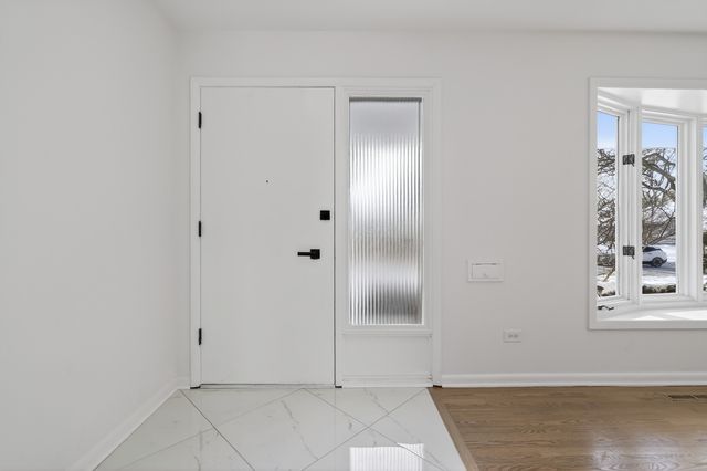 6 W Cypress Street, Arlington Heights, IL 60005