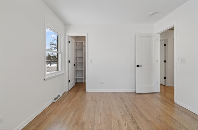 6 W Cypress Street, Arlington Heights, IL 60005