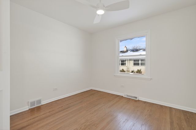 6 W Cypress Street, Arlington Heights, IL 60005