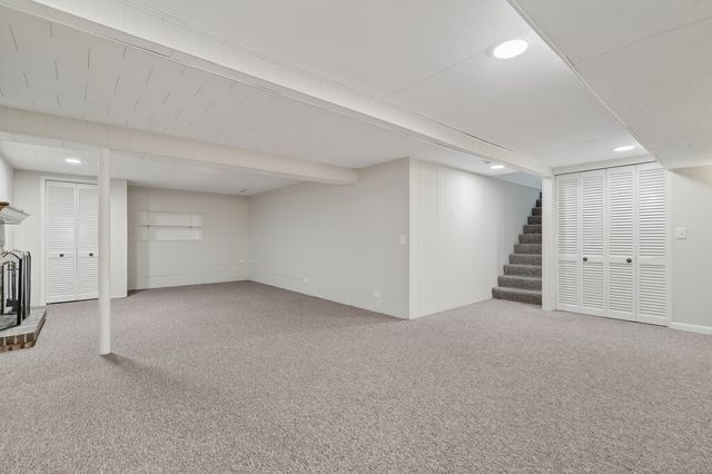 6 W Cypress Street, Arlington Heights, IL 60005