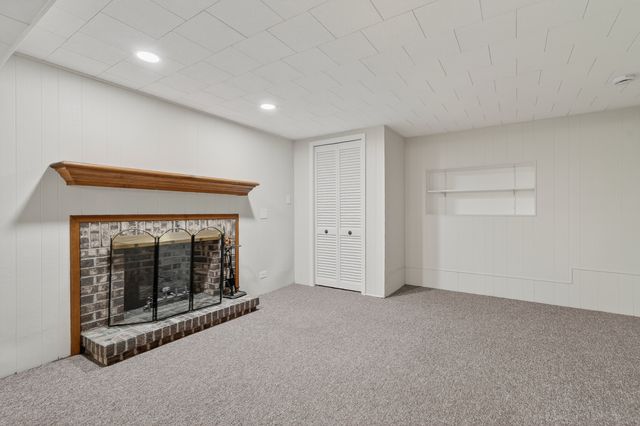 6 W Cypress Street, Arlington Heights, IL 60005