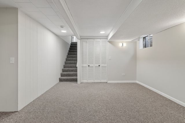 6 W Cypress Street, Arlington Heights, IL 60005