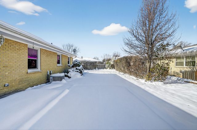 6 W Cypress Street, Arlington Heights, IL 60005