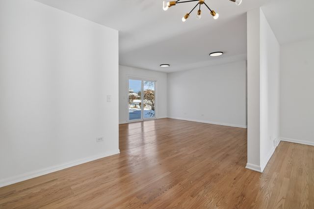 6 W Cypress Street, Arlington Heights, IL 60005