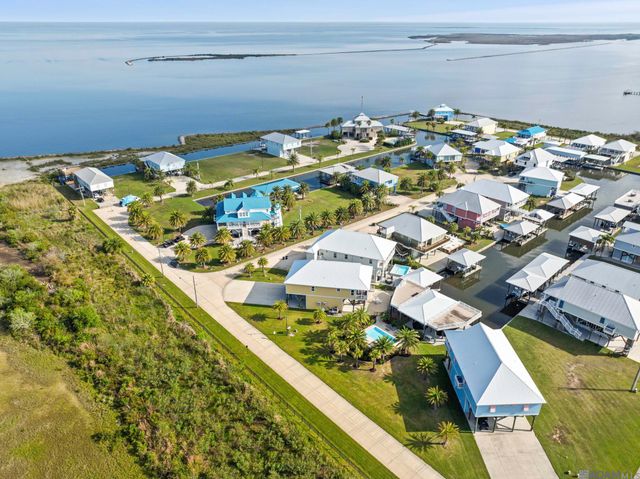 47 Queen Bess, Grand Isle, LA 70358