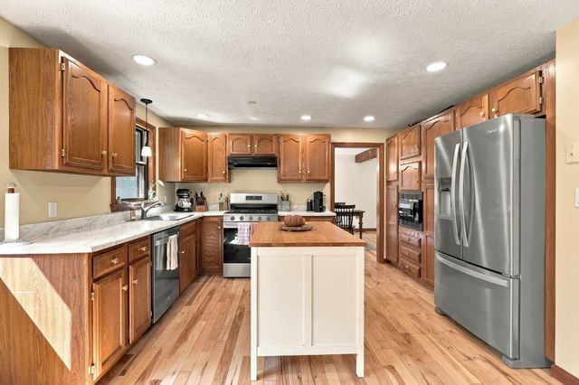 60 Bailey Road, Dracut, MA 01826