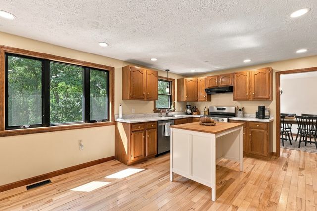 60 Bailey Road, Dracut, MA 01826