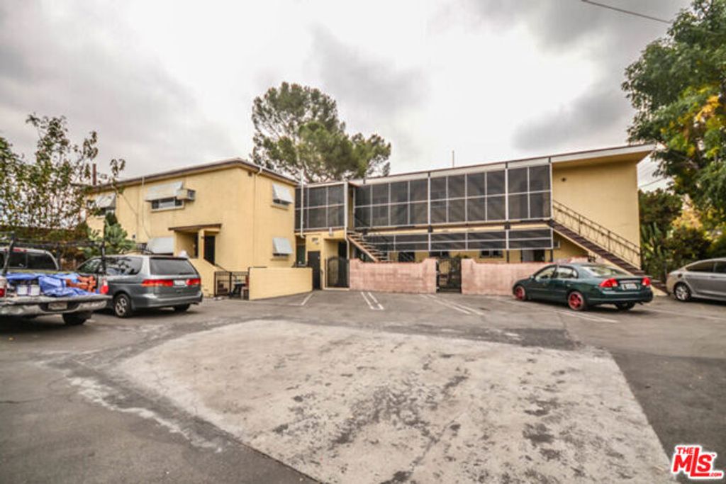 3125 London Street, Los Angeles, CA 90026