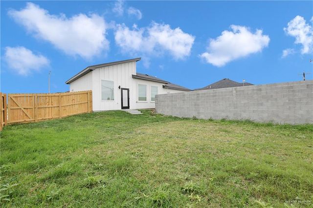 1117 E Costa Del Sol Avenue, Edinburg, TX 78542