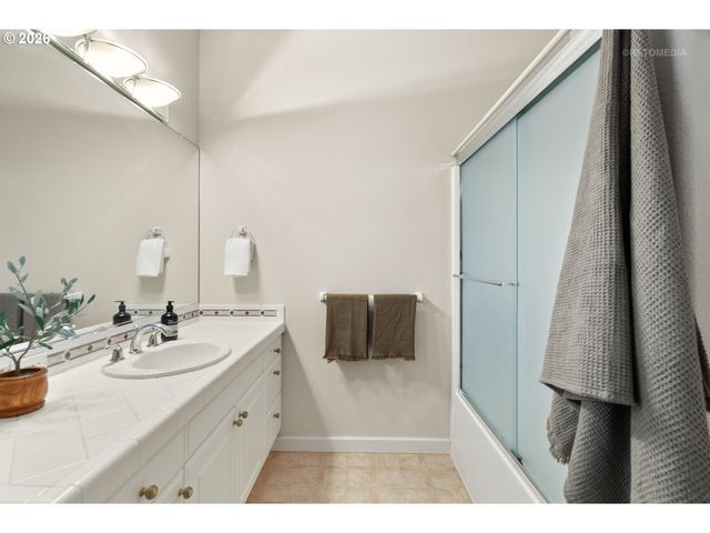 2625 Sw 75TH Ter, Portland, OR 97225