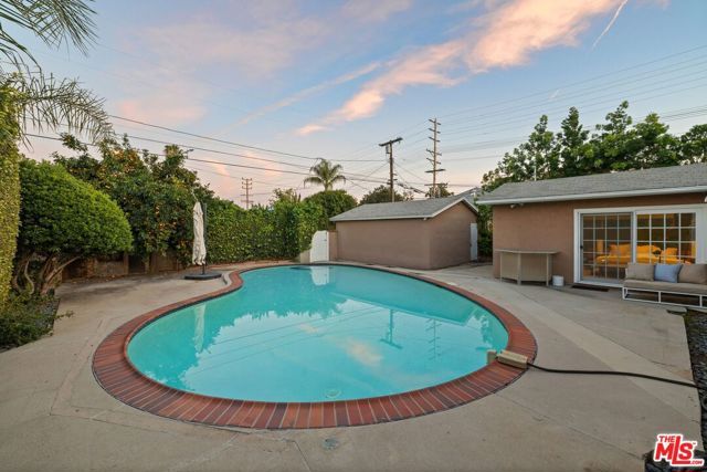 5208 Woodman Ave. Avenue, Sherman Oaks, CA 91401