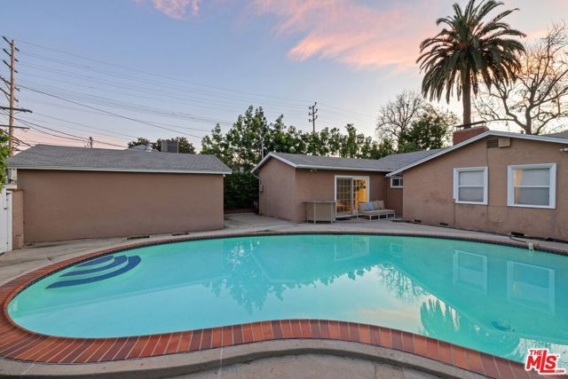 5208 Woodman Ave. Avenue, Sherman Oaks, CA 91401