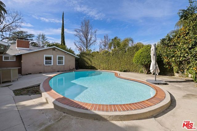 5208 Woodman Ave. Avenue, Sherman Oaks, CA 91401