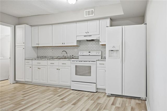 3965 Holly Cove Dr, Chesapeake, VA 23321