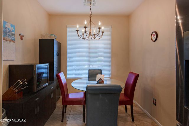 542 W Astruc Drive, Green Valley, AZ 85614