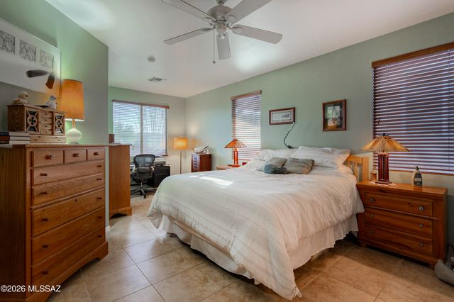 542 W Astruc Drive, Green Valley, AZ 85614