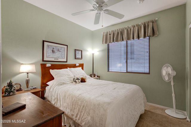 542 W Astruc Drive, Green Valley, AZ 85614