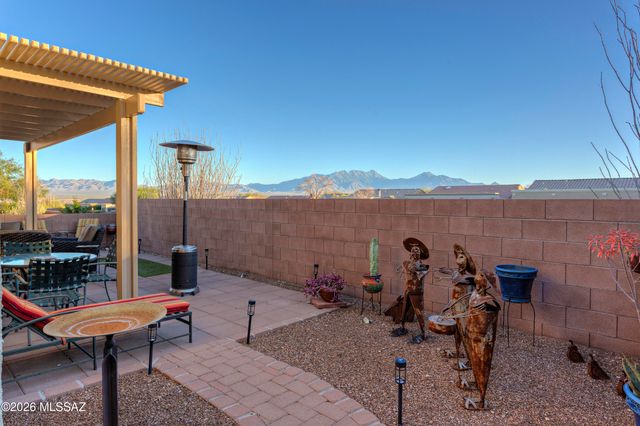 542 W Astruc Drive, Green Valley, AZ 85614