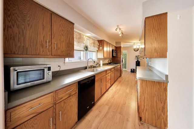 10S021 Plainfield Naperville Road, Naperville, IL 60564