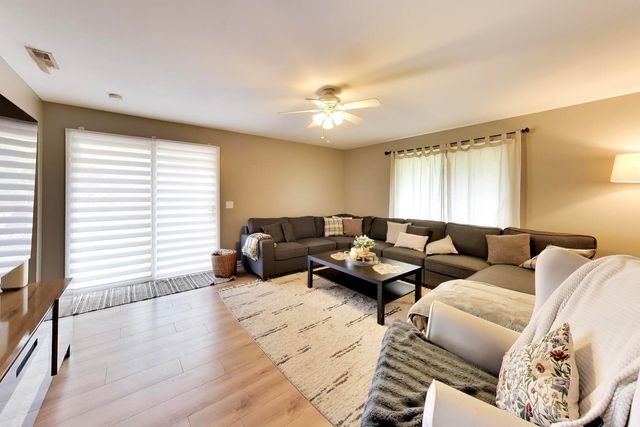 10S021 Plainfield Naperville Road, Naperville, IL 60564