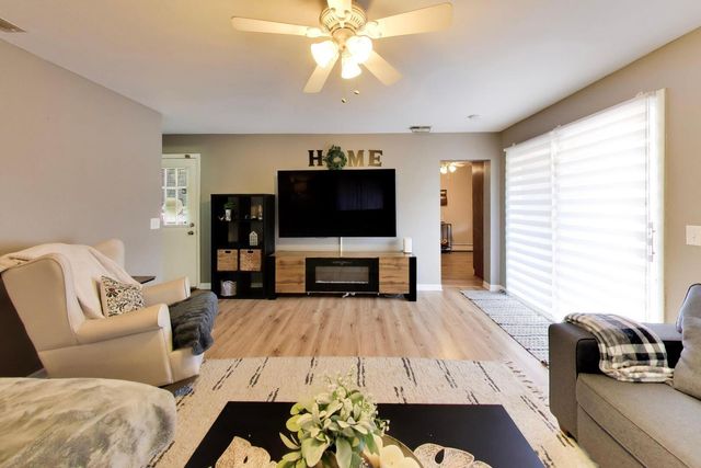10S021 Plainfield Naperville Road, Naperville, IL 60564