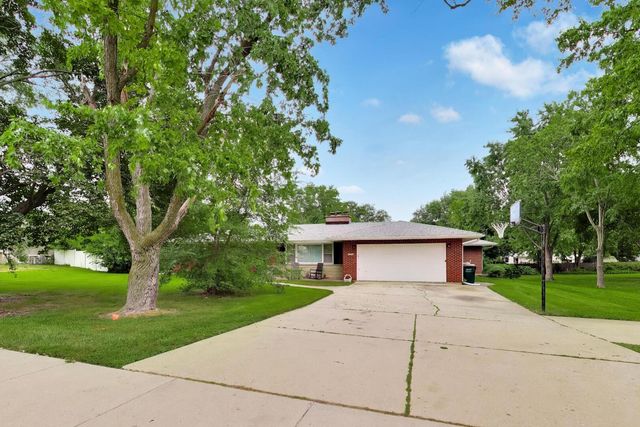 10S021 Plainfield Naperville Road, Naperville, IL 60564