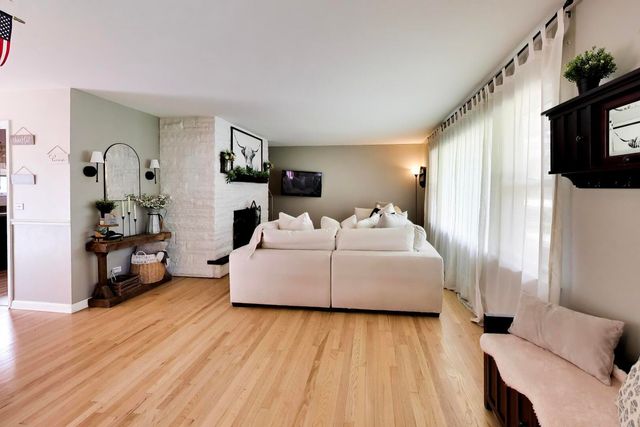 10S021 Plainfield Naperville Road, Naperville, IL 60564