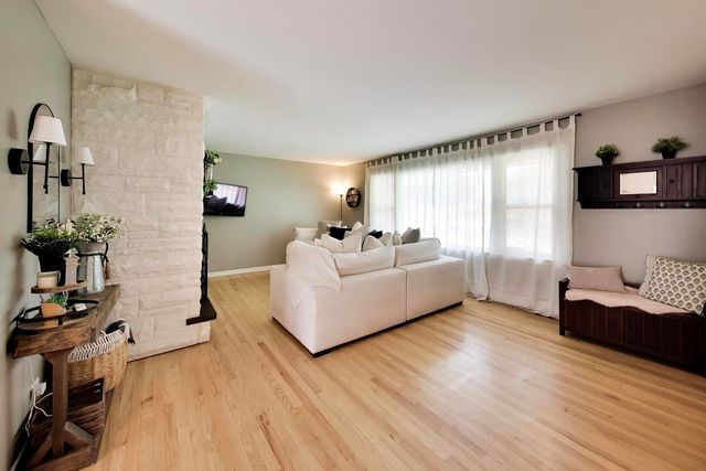 10S021 Plainfield Naperville Road, Naperville, IL 60564