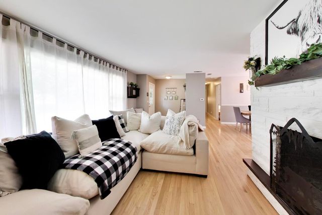 10S021 Plainfield Naperville Road, Naperville, IL 60564