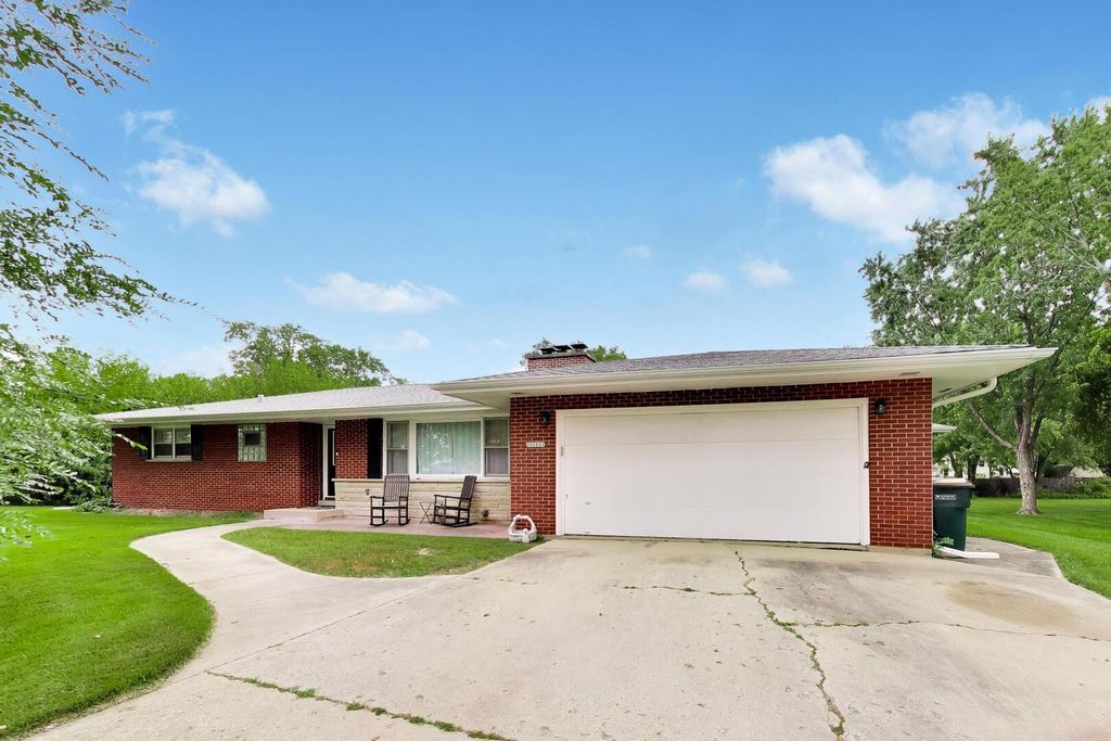 10S021 Plainfield Naperville Road, Naperville, IL 60564
