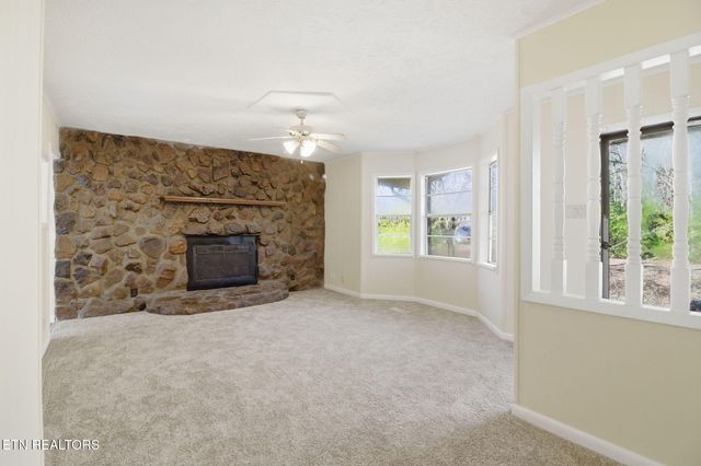 3889 Quarry Rd, Louisville, TN 37777