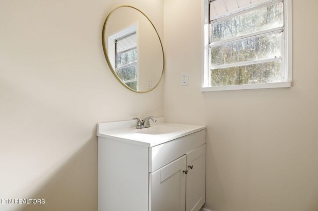 3889 Quarry Rd, Louisville, TN 37777