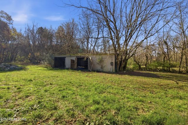 3889 Quarry Rd, Louisville, TN 37777