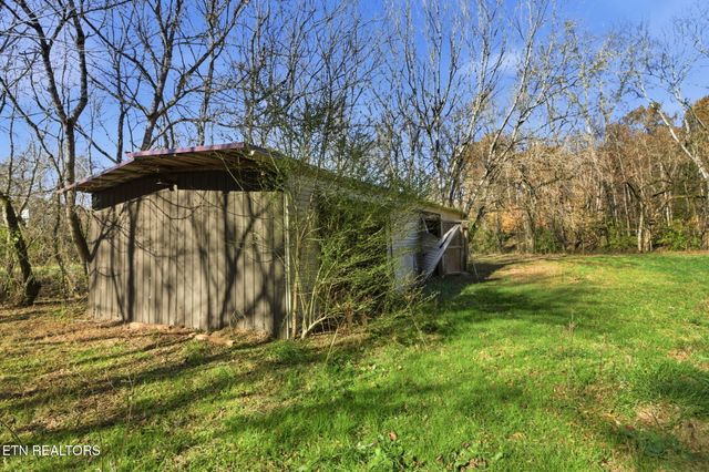 3889 Quarry Rd, Louisville, TN 37777