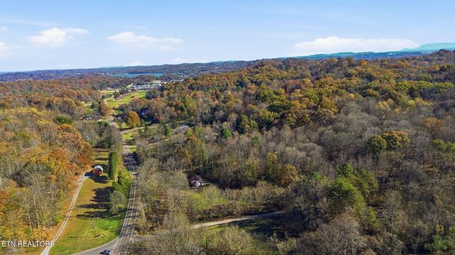 3889 Quarry Rd, Louisville, TN 37777