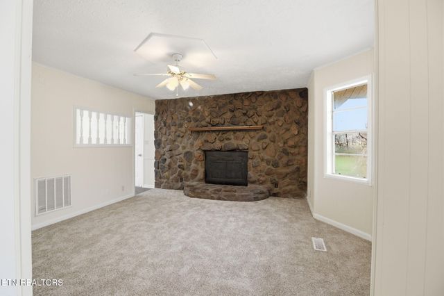 3889 Quarry Rd, Louisville, TN 37777