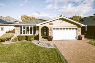 5710 W 89th Place, Oak Lawn, IL 60453