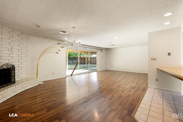 2301 Scarborough Lane, Bakersfield, CA 93309