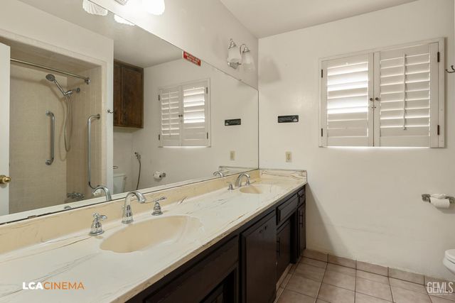 2301 Scarborough Lane, Bakersfield, CA 93309
