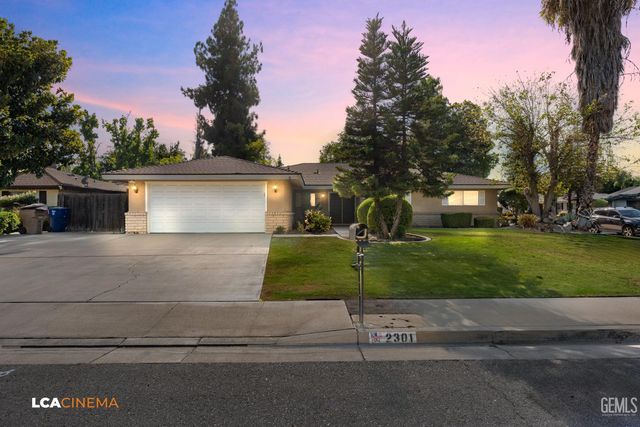 2301 Scarborough Lane, Bakersfield, CA 93309