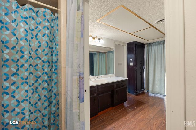 2301 Scarborough Lane, Bakersfield, CA 93309
