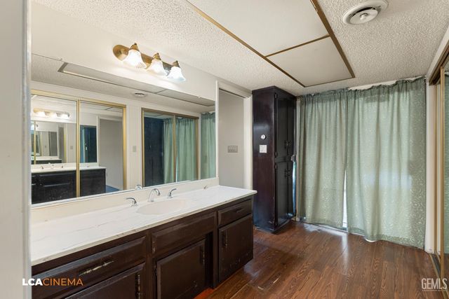 2301 Scarborough Lane, Bakersfield, CA 93309