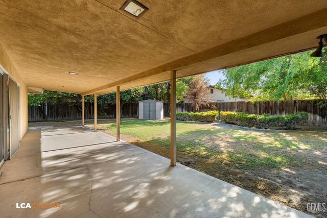 2301 Scarborough Lane, Bakersfield, CA 93309