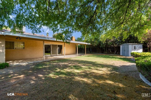 2301 Scarborough Lane, Bakersfield, CA 93309