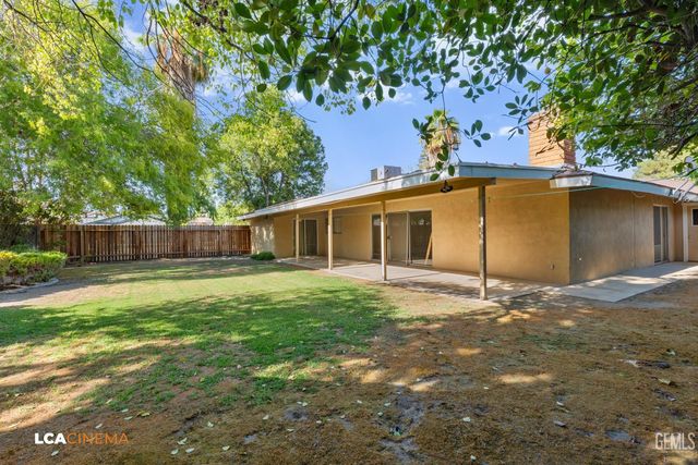 2301 Scarborough Lane, Bakersfield, CA 93309