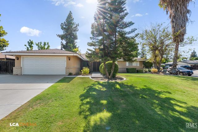2301 Scarborough Lane, Bakersfield, CA 93309
