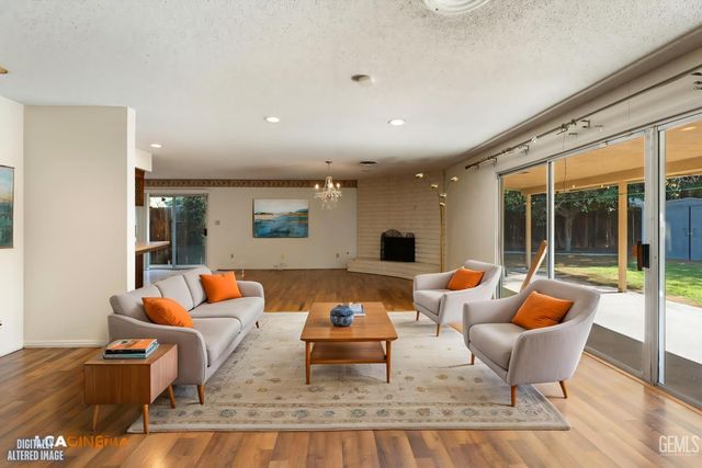 2301 Scarborough Lane, Bakersfield, CA 93309