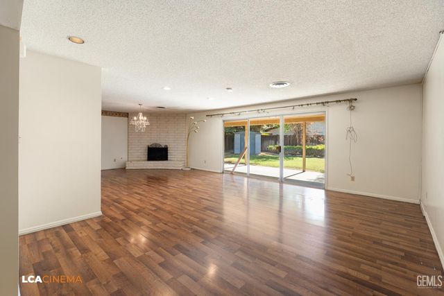 2301 Scarborough Lane, Bakersfield, CA 93309
