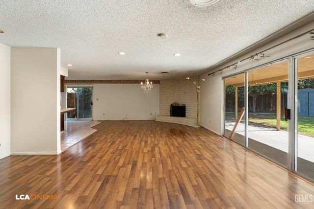 2301 Scarborough Lane, Bakersfield, CA 93309