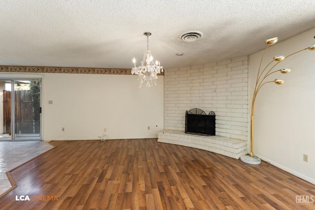 2301 Scarborough Lane, Bakersfield, CA 93309